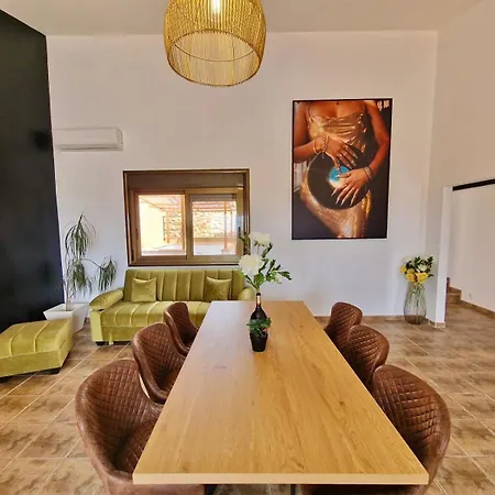 Sunset Boulevard Lujoo Villa