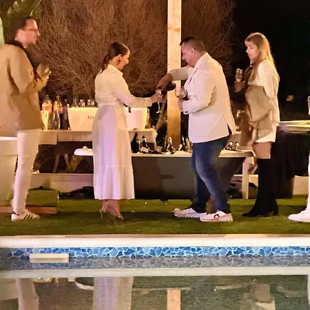 Sunset Boulevard Lujoo Villa